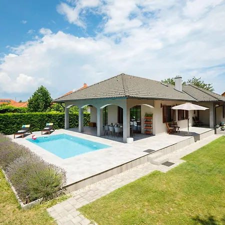 Aschbacher By Interhome *