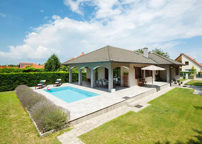 Aschbacher By Interhome *